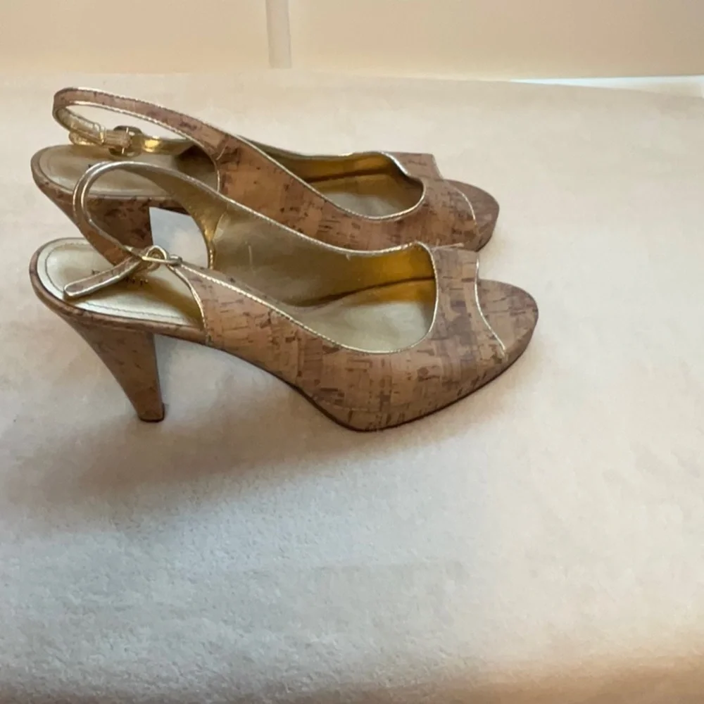 FIONI Clothing Tan and Gold Heels Slingback